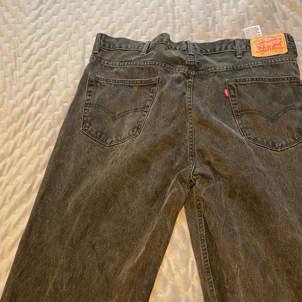 Only worn a couple times selling these black Levi 550’s - Picture 2 of 2